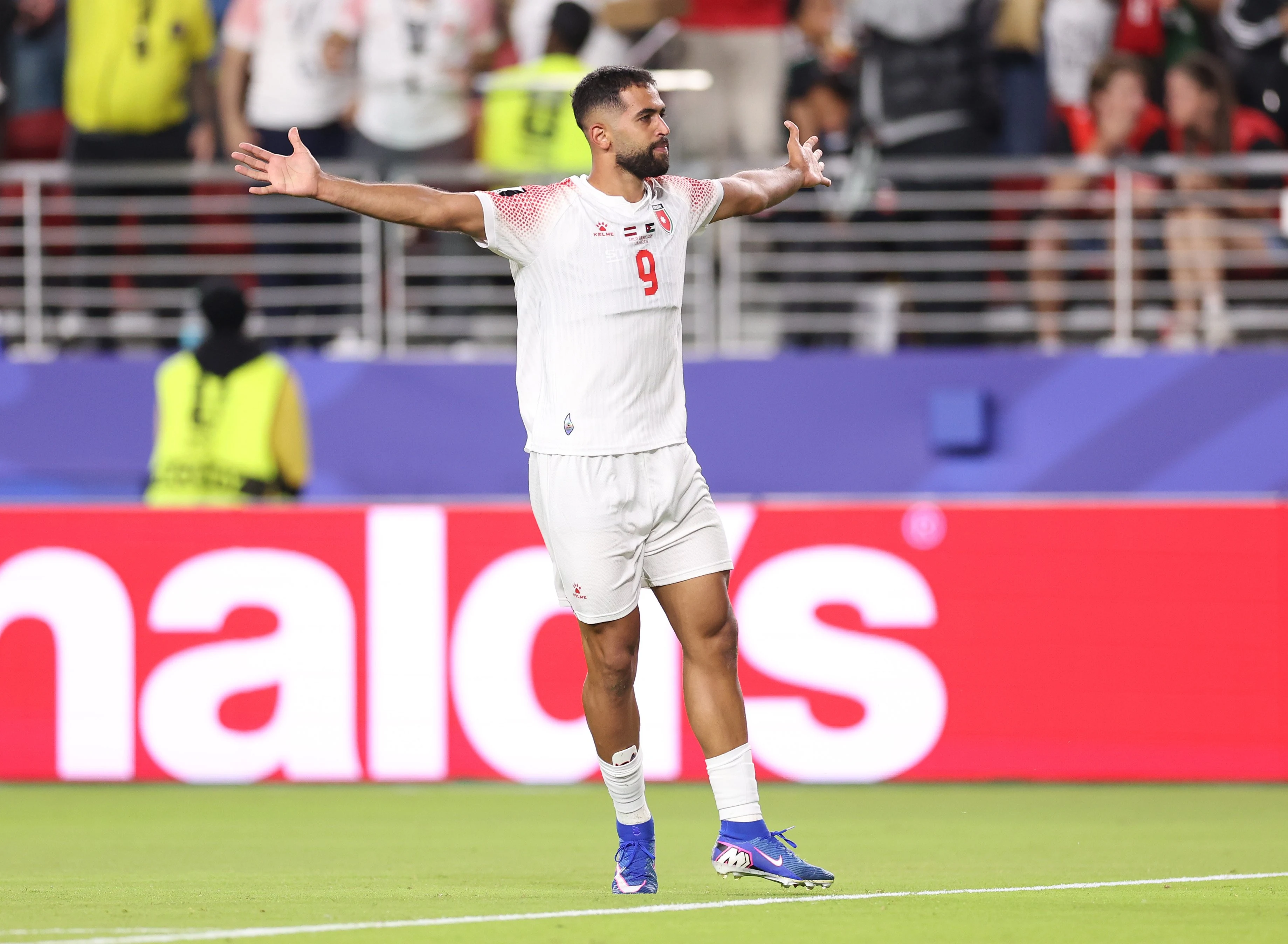 皇家马德里二比零击败多特蒙德捧得俱乐部最高荣誉奖杯