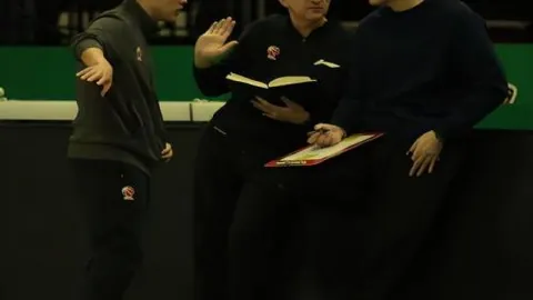 郑钦文面对强敌：17岁新星全胜问鼎，首入世界前十刷新纪录